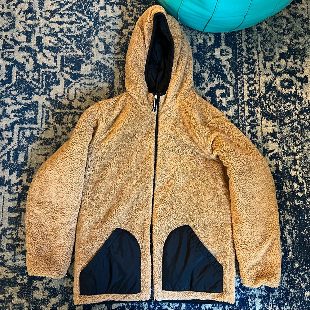 Reversible sherpa puffer jacket.